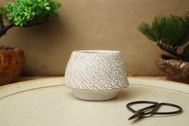 Handmade White Volcanic Lava Mame Bonsai Pot. 7.5cm Diameter, 5.5cm High. G2515.2 - image 1