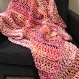 Crochet Blanket in Pinks & Peaches - thumbnail 3