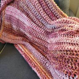 Crochet Blanket in Pinks & Peaches - thumbnail 4
