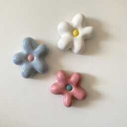 Handmade Ceramic Daisy Wall Hanging Pastel Floral Home Decor - thumbnail 1