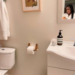 Leather Toilet Paper Holder Kit with Wooden Dowel Walnut Or Birch Minimal Loo Roll Holder Modern Strap Hook Sustainable Bathroom Storage Decor - thumbnail 4