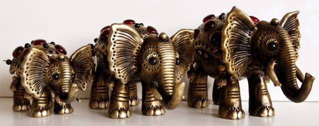 Asian Elefant Family Inlaid With Red Glass Nuggets, Three Cute Asian Elefants - image 1