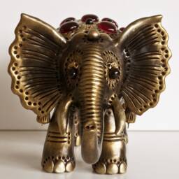 Asian Elefant Family Inlaid With Red Glass Nuggets, Three Cute Asian Elefants - thumbnail 2