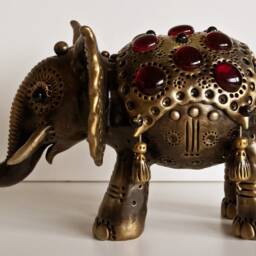 Asian Elefant Family Inlaid With Red Glass Nuggets, Three Cute Asian Elefants - thumbnail 3