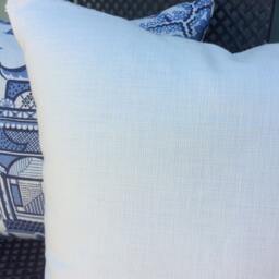 Schumacher Nanjing Pillow Cover in Blue & White Nanjing Design, Linen Backing - thumbnail 3