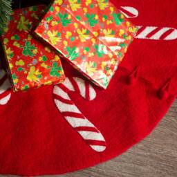 Candy Cane Designs Wool Hand Felted Red Tree Skirt For Christmas Decorations Fair Trade & Ethically Made - thumbnail 3