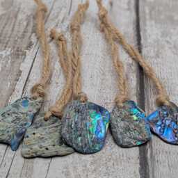 Set Of Five Wild New Zealand P??ua Shell Ornaments - Natural Beach-Combed Abalone Decorations On Jute Cord For Yule Christmas Trees - thumbnail 3
