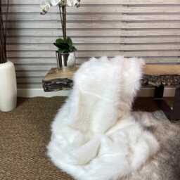 Deluxe Polar Faux Fur Throw Blanket - Luxury Long Haired White Bedspread - thumbnail 2