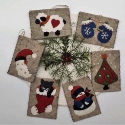 Gift Bag Ornament Kit - Wool Felt Christmas Bags For Your Cards Instructions & Materials Included - thumbnail 3