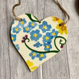 Emma Bridgewater Forget Me Not Bunting, Wooden Bee Garland For Gardener, Floral Wall Decor - thumbnail 3