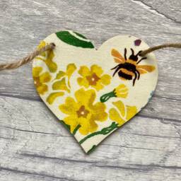 Emma Bridgewater Forget Me Not Bunting, Wooden Bee Garland For Gardener, Floral Wall Decor - thumbnail 2