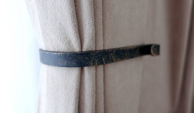 Iron Cottage Rustic Vintage Black Metal Curtain Holdback - 170mm Tieback, Pullback, Drapery Holder, Tie - Pack Of 1 - image 1