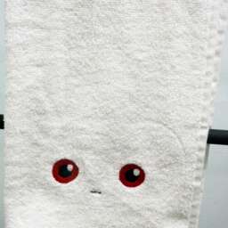 Kyubey White Cat Face Embroidered Hand Towel - thumbnail 2
