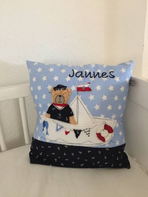 Children's Pillow Bear in A Boat Kk5025