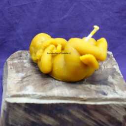 "Natural Beeswax Candle ""Baby Sleeps With His Teddy Bear" - thumbnail 3