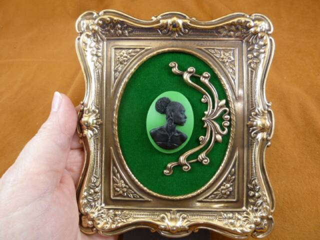 Framed Cameos African American Woman Black + Green Victorian Scrolled Floral Design Brass Frame Wall Shelf Desk Hanging Art Cfa20-3 - image 1