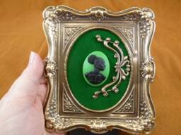 Framed Cameos African American Woman Black + Green Victorian Scrolled Floral Design Brass Frame Wall Shelf Desk Hanging Art Cfa20-3 - thumbnail 1