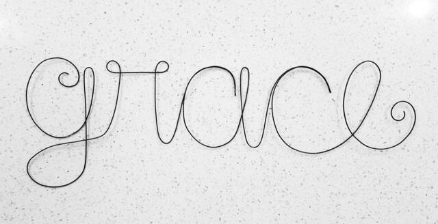 Grace Wire Word Wall Hanging Art - image 1
