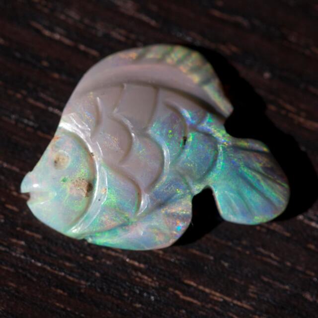 Opal Green Pink Flashing Fire Fish Carving - 4.28 Cts - image 1