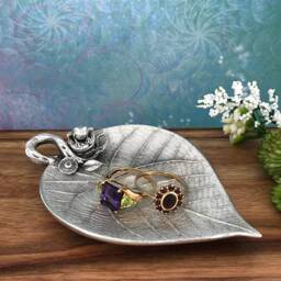 Frog On Leaf Trinket Dish For Tea Lights, Wedding Rings, Jewellery, Candy & Bag Holder - thumbnail 3