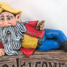 Hand-Painted Ceramic Garden Gnome Welcome Sign - Lawn Decor - 8.5 Inch - thumbnail 4