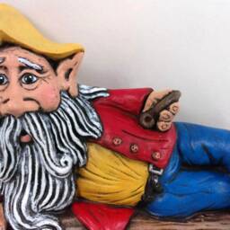 Hand-Painted Ceramic Garden Gnome Welcome Sign - Lawn Decor - 8.5 Inch - thumbnail 3