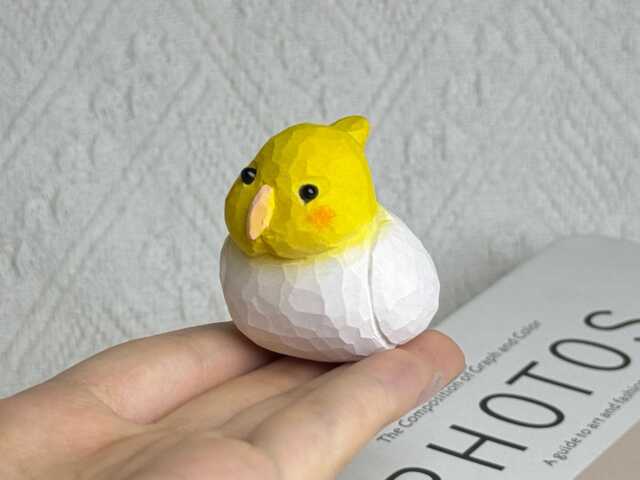 Hand-Carved Wooden Bird Sculpture For Decorate, Cute Painted Robin Carving Room Decoration, Handmade Rainbow Statue