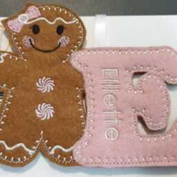 Personalized Gingerbread Felt Christmas Tree Decoration Pink Letter - thumbnail 3