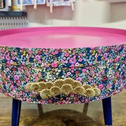 Round Coffee Table , Ditsy Floral, Multicolour Pink Blue & Green Flower Design. Table, Lift Off Top For Storage. End Lounge - thumbnail 4