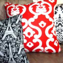 Red & White Accent Pillow Cover - thumbnail 4