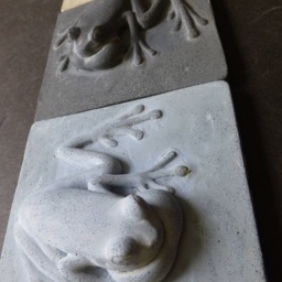 Spring Peeper Frog Concrete Feature Tile - thumbnail 3