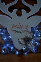 Christmas Wooden Reindeer Wreath With Sparkly Bow & Lights - thumbnail 2