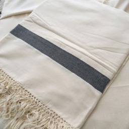 Hand Loomed Throw - thumbnail 2