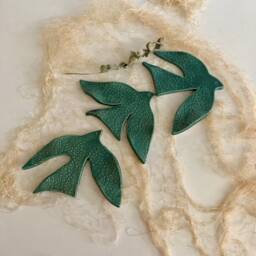 Set Of 3 Emerald Green Flying Swallow, Pottery Birds Wall Decoration With Texture, Staircase Decor, New Home Gift - thumbnail 4