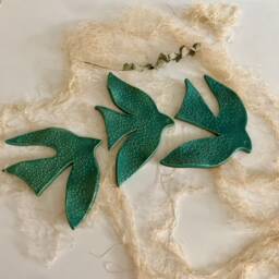 Set Of 3 Emerald Green Flying Swallow, Pottery Birds Wall Decoration With Texture, Staircase Decor, New Home Gift - thumbnail 2