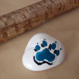 Hand Painted Medicine Stone - Totem Animal Wolf Ref Wolf Paw 16 - thumbnail 2