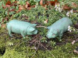 Pair Of Metal Cast Iron Piglet/Pig Ornaments - thumbnail 1