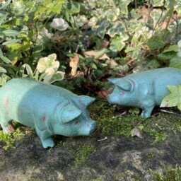 Pair Of Metal Cast Iron Piglet/Pig Ornaments - thumbnail 4