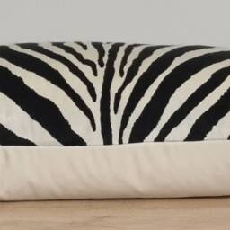 Designers Guild Ralph Lauren Bartlett Zebra Black Fabric Cushion Cover 35x55 cm - thumbnail 2