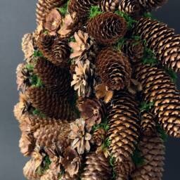Natural Pine Cone Christmas Wreath Holiday Door Decor - thumbnail 3