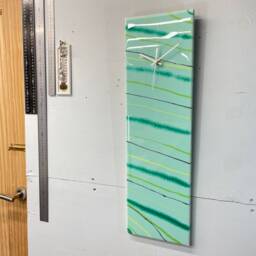 Long Green Abstract Resin Wall Clock, Modern Unusual Home Decor, Luxury Clocks - thumbnail 3