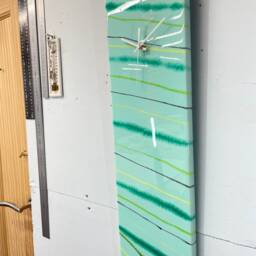 Long Green Abstract Resin Wall Clock, Modern Unusual Home Decor, Luxury Clocks - thumbnail 2