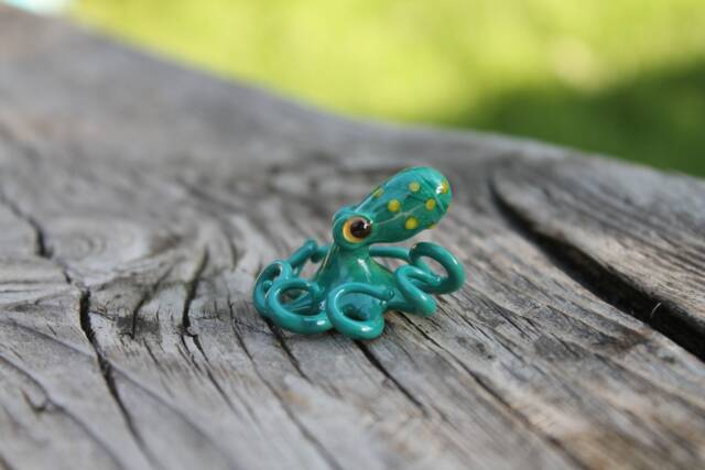 Blown Glass Green & Yellow Octopus Glass Figurine Ocean - image 1