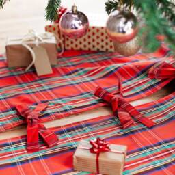 Red Stewart Tree Skirt, Tartan Red Christmas Skirt - thumbnail 2