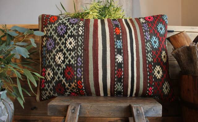 Handwoven Wool Kilim Pillow Cover - Turkish Boho Cushion - 16x24In - image 1