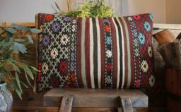 Handwoven Wool Kilim Pillow Cover - Turkish Boho Cushion - 16x24In - thumbnail 1