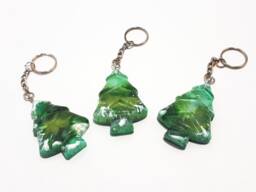 Hand Cast Resin Christmas Tree Keyring Snowy Green Xmas - thumbnail 1