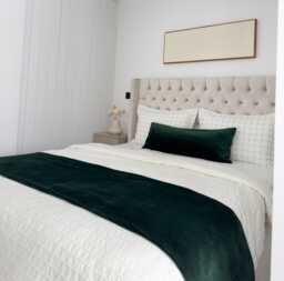 Dark Green Velvet Bed Runner Soft Luxurious Scarf Hotel Style Bedding Decor - thumbnail 1