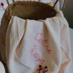Personalized Hand Embroidered Baby Swaddle - Muslin Blanket With Name - Gift For & Toddler - thumbnail 3