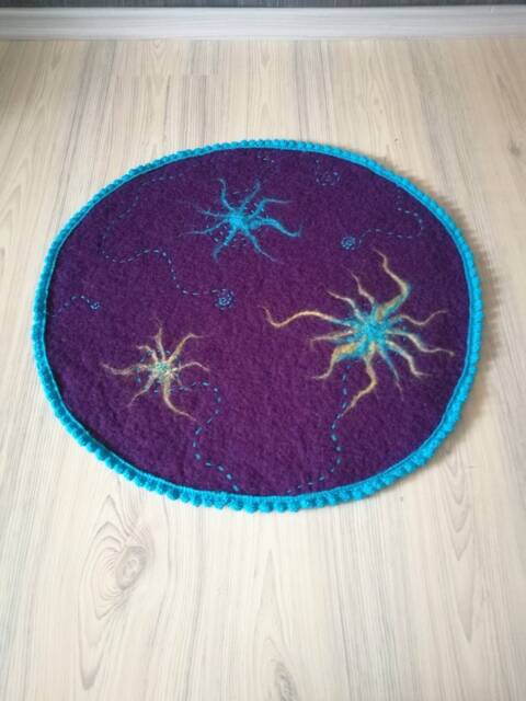Wet Felted Rug/Pet Mat Round Cat Carpet - image 1